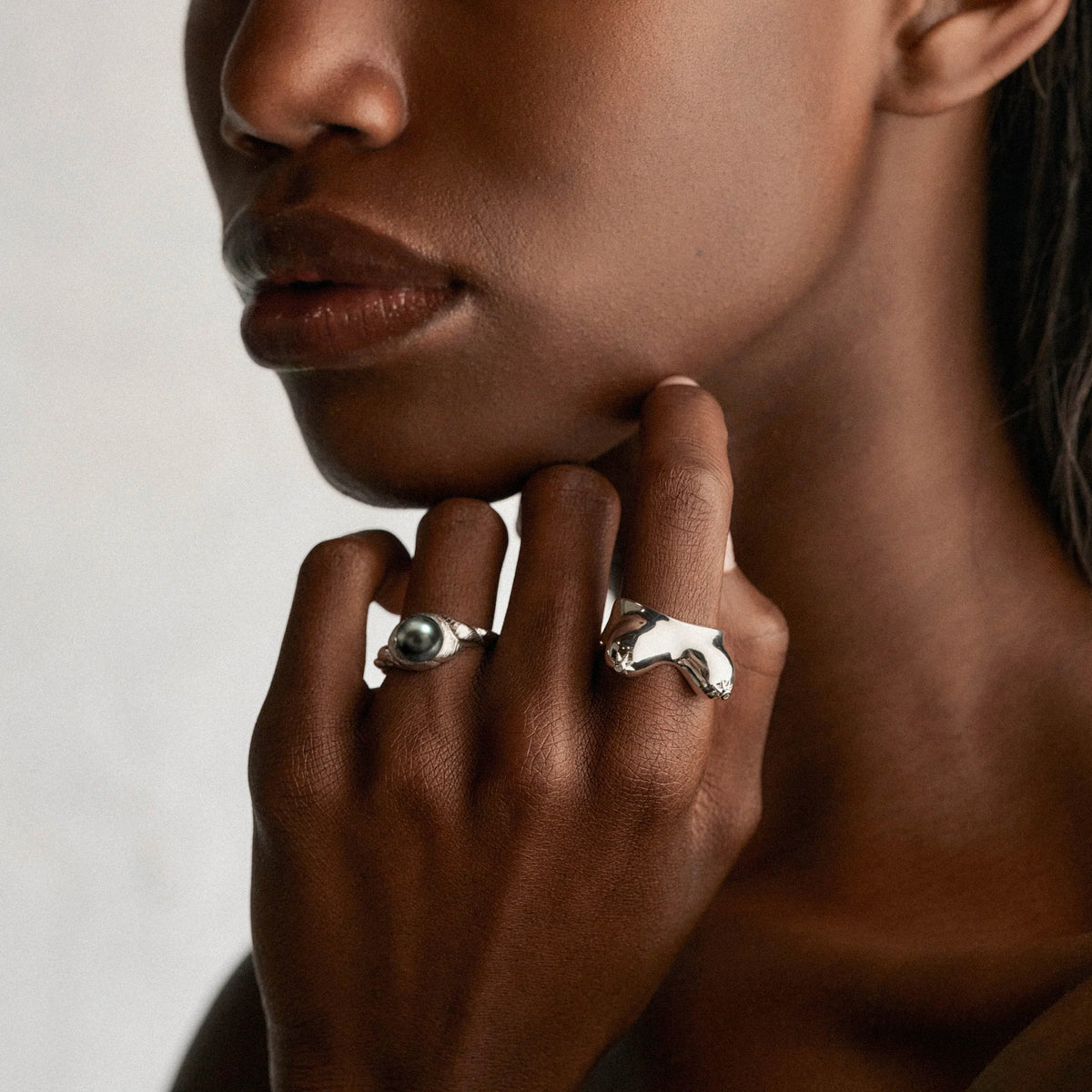 Sapphire Décolletage Ring