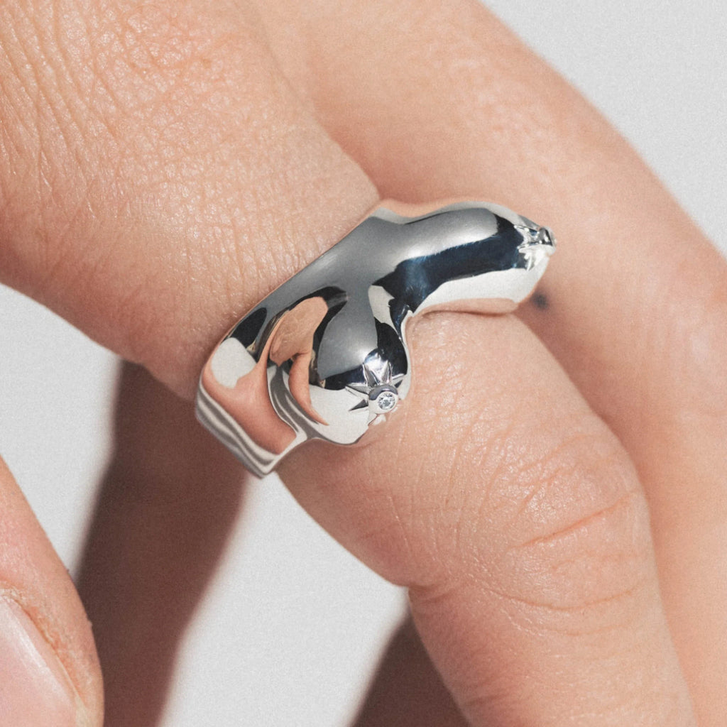 Sapphire Décolletage Ring