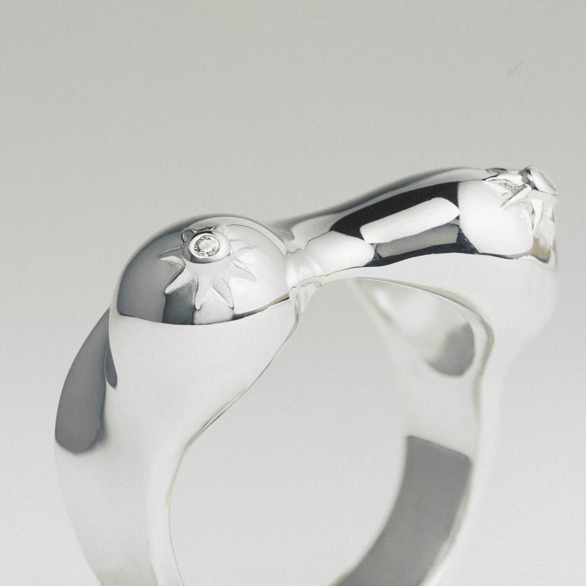 Sapphire Décolletage Ring